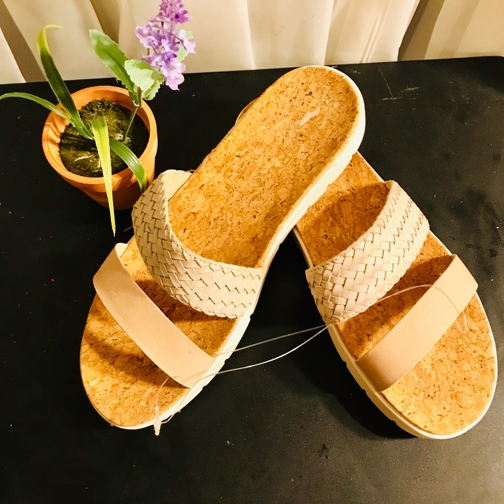 ✨Sperry neutral 2 tone leather sandal/ flops✨New